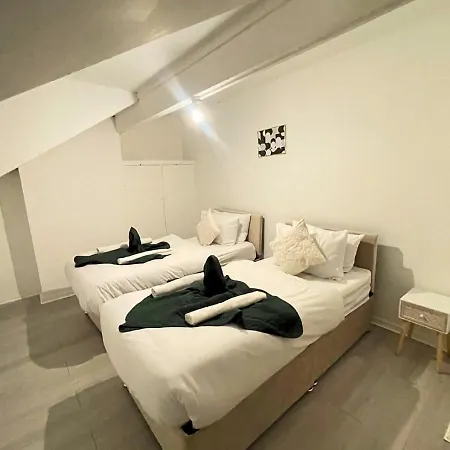 Contractor Friendly - 4 Single Beds - Free Parking