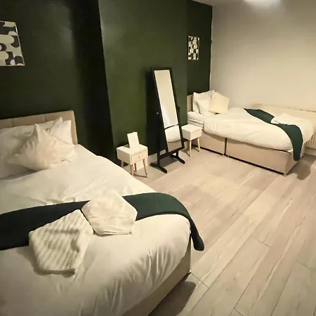 Contractor Friendly - 4 Single Beds - Free Parking Apartment Leeds (West Yorkshire)