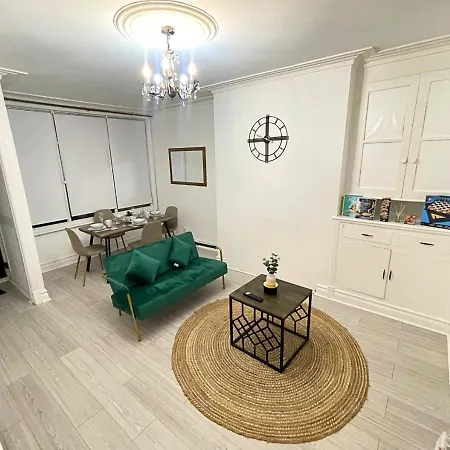 Apartment Contractor Friendly - 4 Single Beds - Free Parking Leeds (West Yorkshire)
